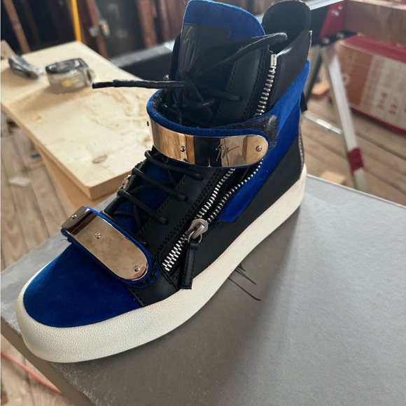 Sneakers - Picture 2 of 2